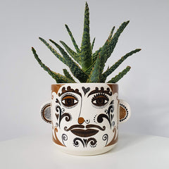 Clown plant pot (cream/tobacco)